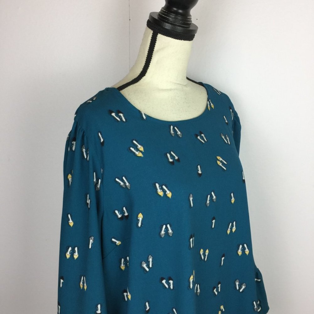 Apt 9 Blouse Top XXL 2XL Womans Blue Shoe Print Long Flare Bell Sleeve Ruffle - Picture 6 of 15